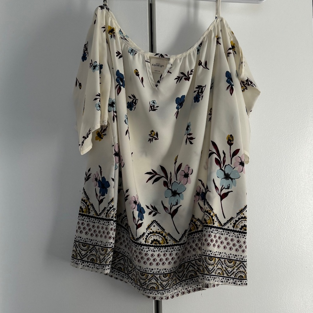Kayleigh Cold Shoulder Top Size Small